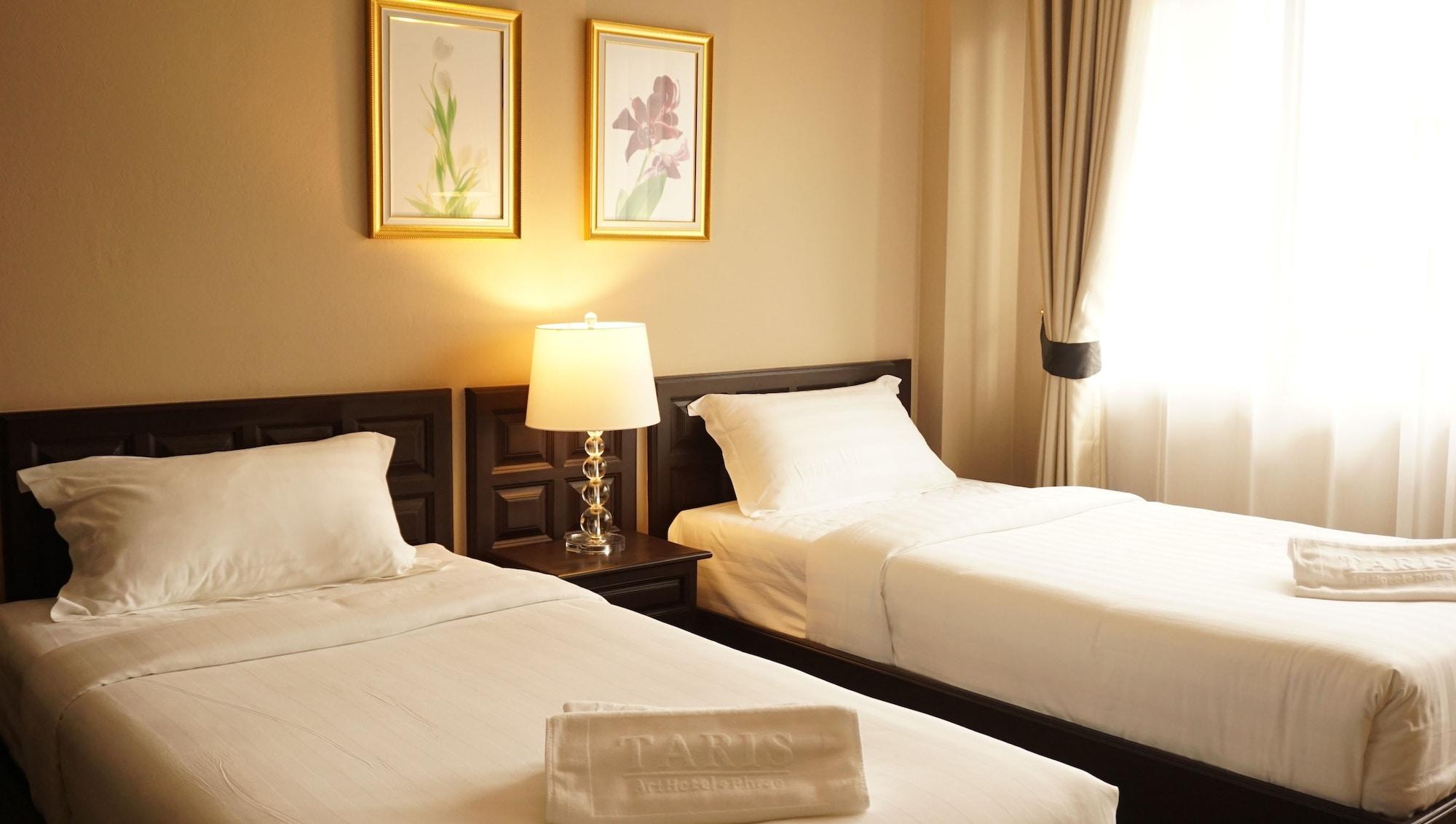 Taris Art Hotel Phre Kültér fotó