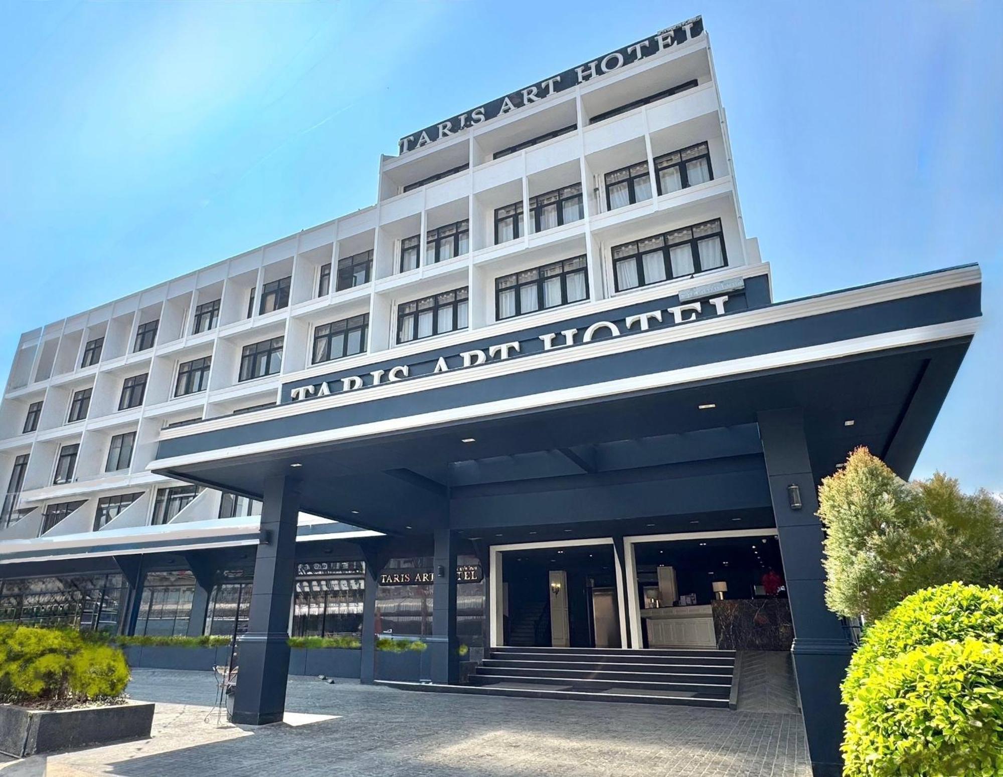 Taris Art Hotel Phre Kültér fotó